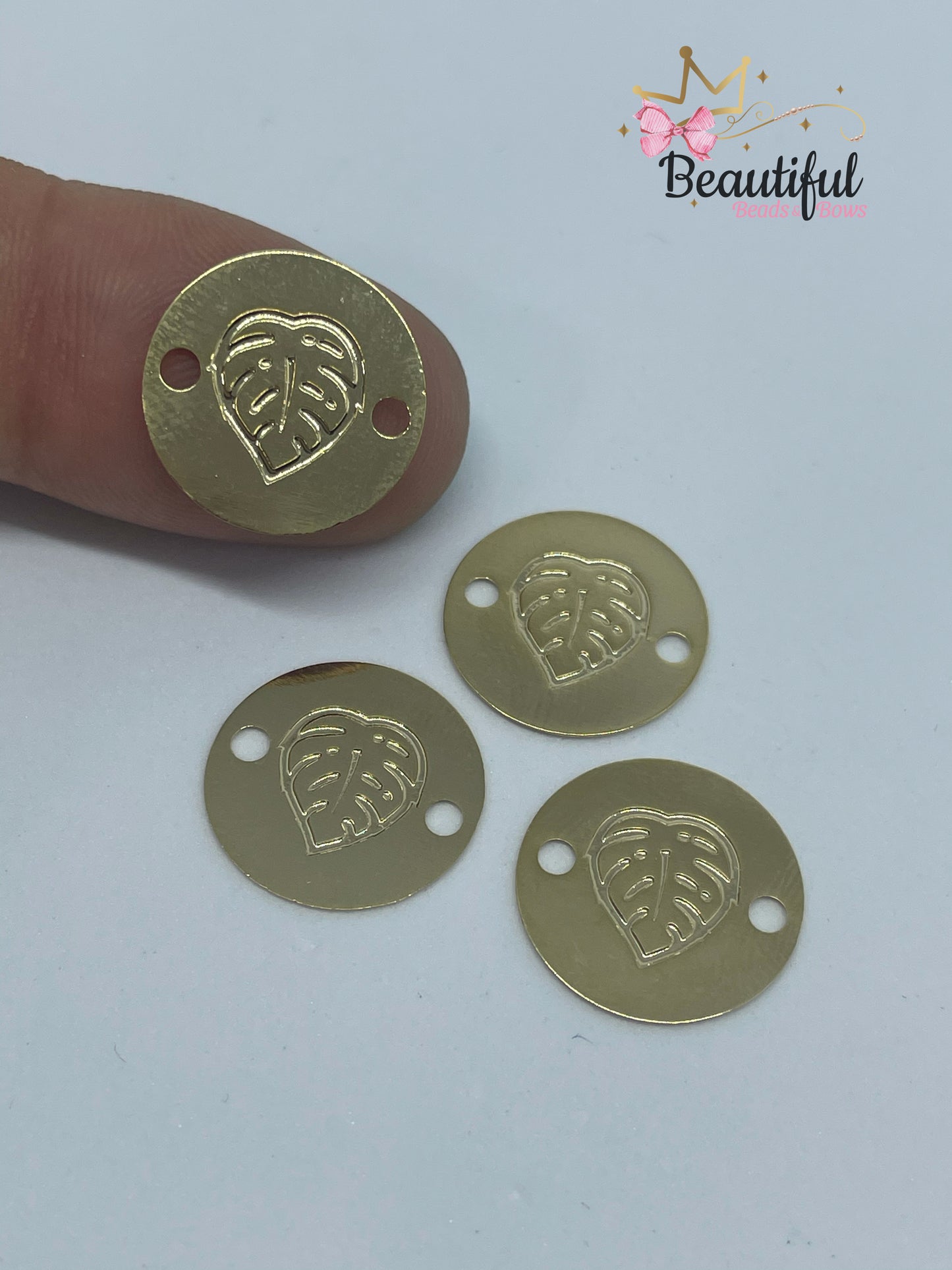 Monstera leaf circle connector